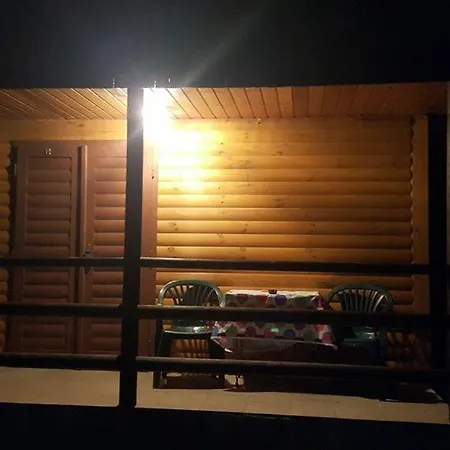 Chatová Osada Budín *